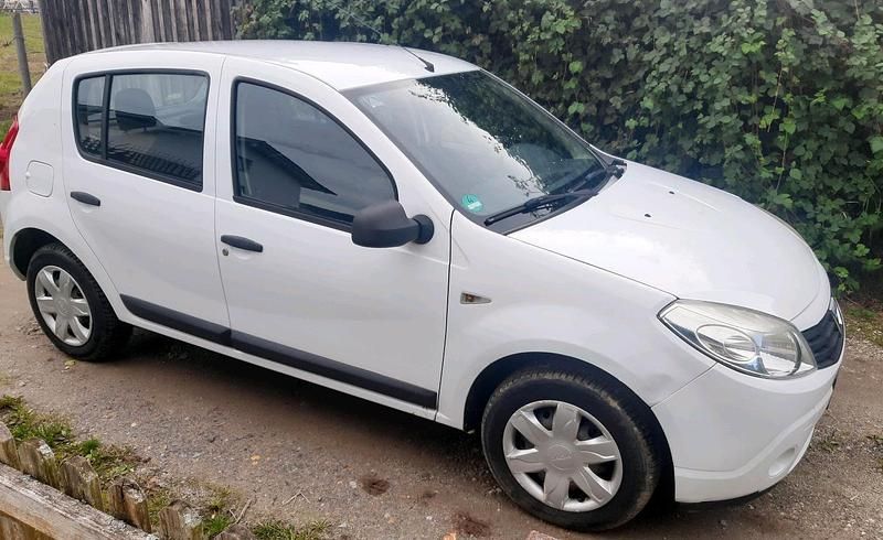 Weiß Gebraucht 2009 Dacia Sandero Kleinwagen | 650 € (Guter Preis) - Bild 1/4