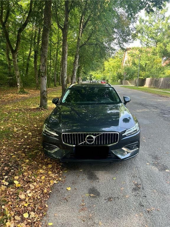 Grau Gebraucht 2018 Volvo V60 Inscription Kombi | 21.500 € (Fairer Preis) - Bild 1/4