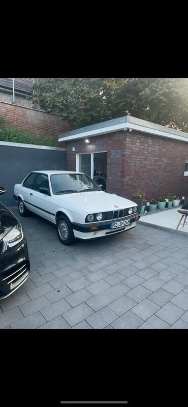 Weiß Gebraucht 1988 BMW 316 Coupé | 10.500 € - Bild 1/4