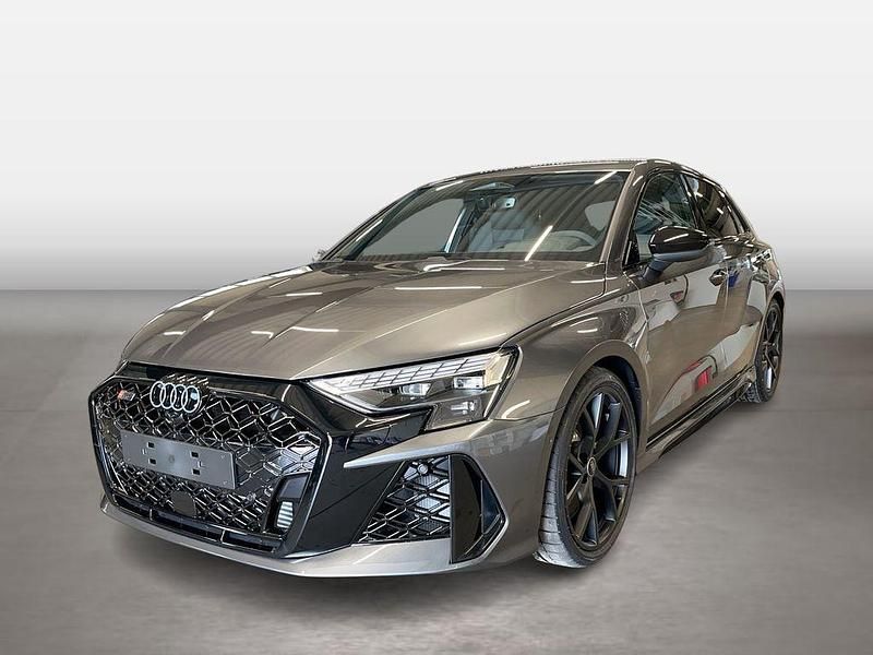 Neu Audi RS3 Ambiente 400 PS (294 kW) 2026 Daytonagrau perleffekt Limousine