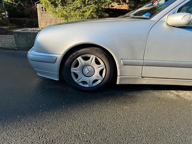 Gebraucht Mercedes E240 AMG 170 PS (125 kW) 2000 Silber Limousine