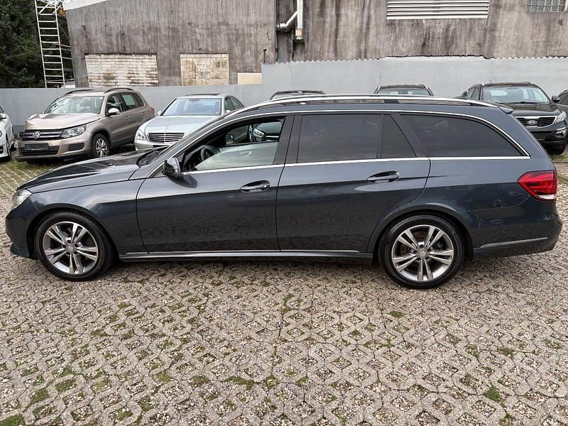 Gebraucht Mercedes E300 204 PS (150 kW) 2013 Grau Kombi