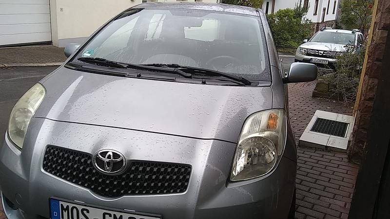 Silber Gebraucht 2008 Toyota Yaris Kleinwagen | 2.900 € (Superpreis) - Bild 1/4
