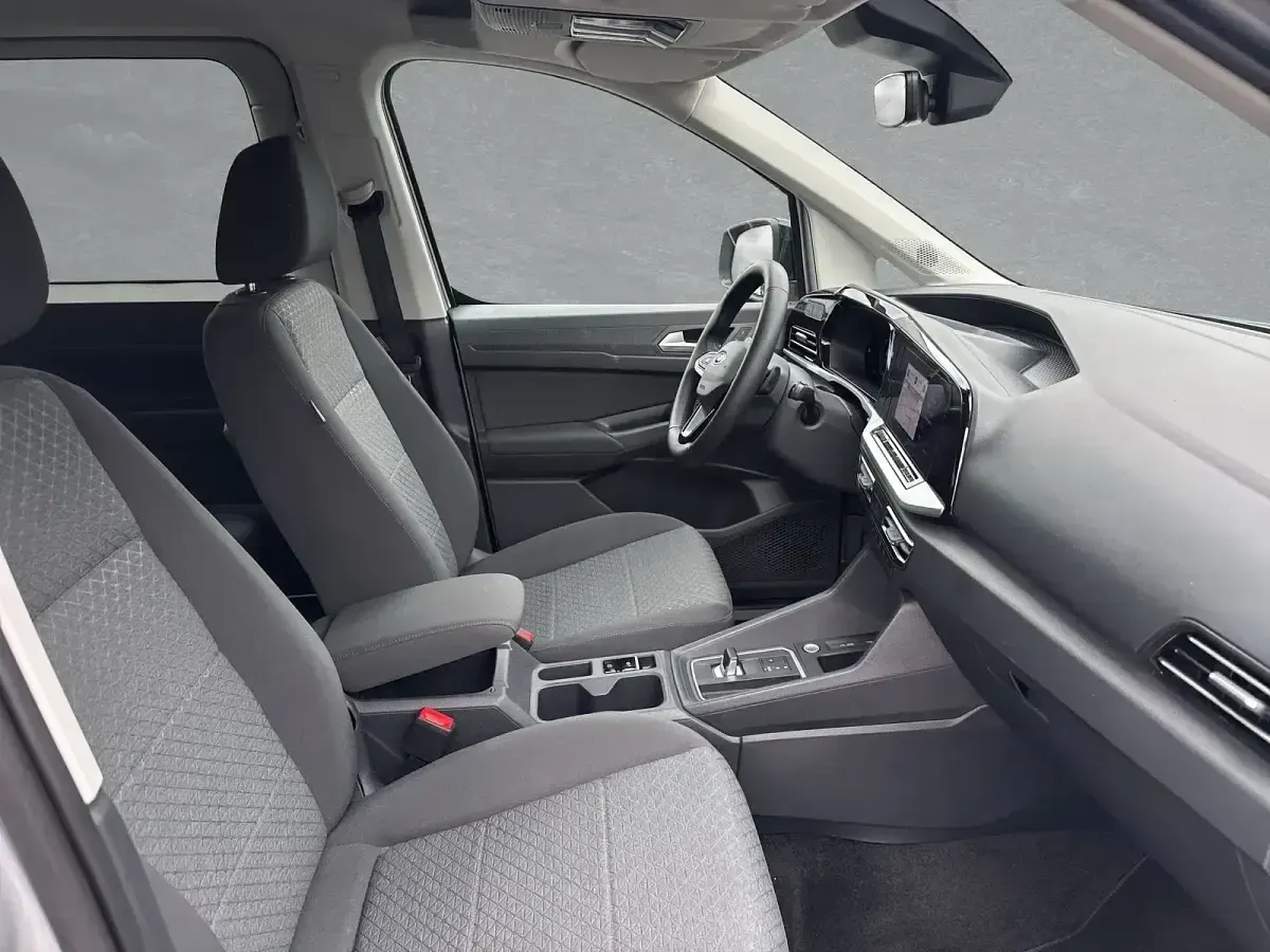 Gebraucht Ford Tourneo Connect Titanium 122 PS (89 kW) 2025 Rot Van / Kleinbus