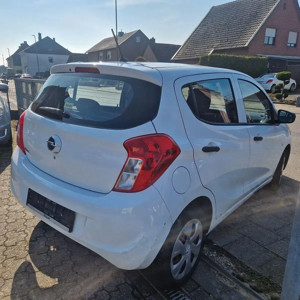 Używany Opel Karl Selection 75 KM (55 kW) 2015 Biały Hatchback