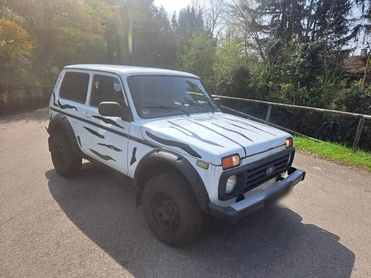 Gebraucht Lada niva 83 PS (61 kW) 2015 Weiß SUV