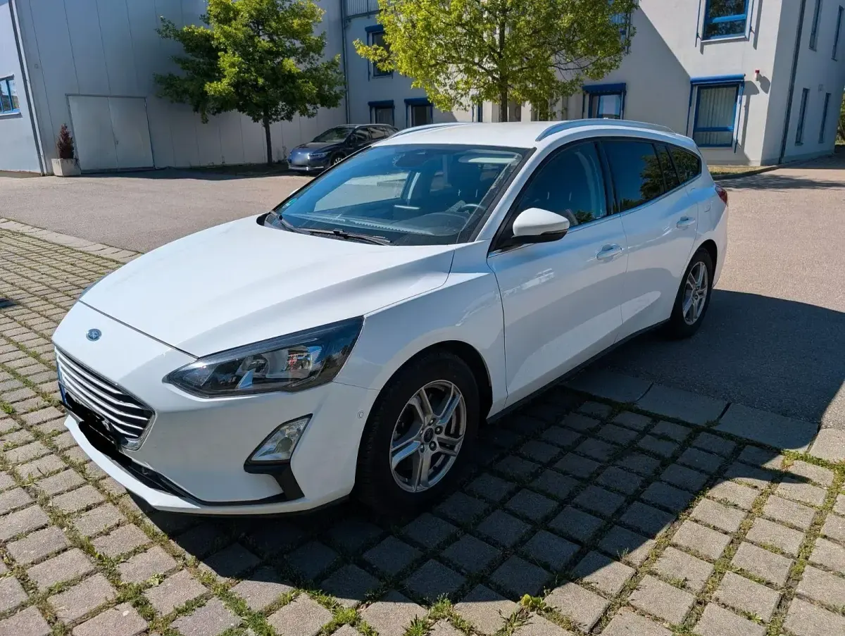 Gebraucht Ford Focus Cool & Connect 125 PS (91 kW) 2020 Weiß Kombi