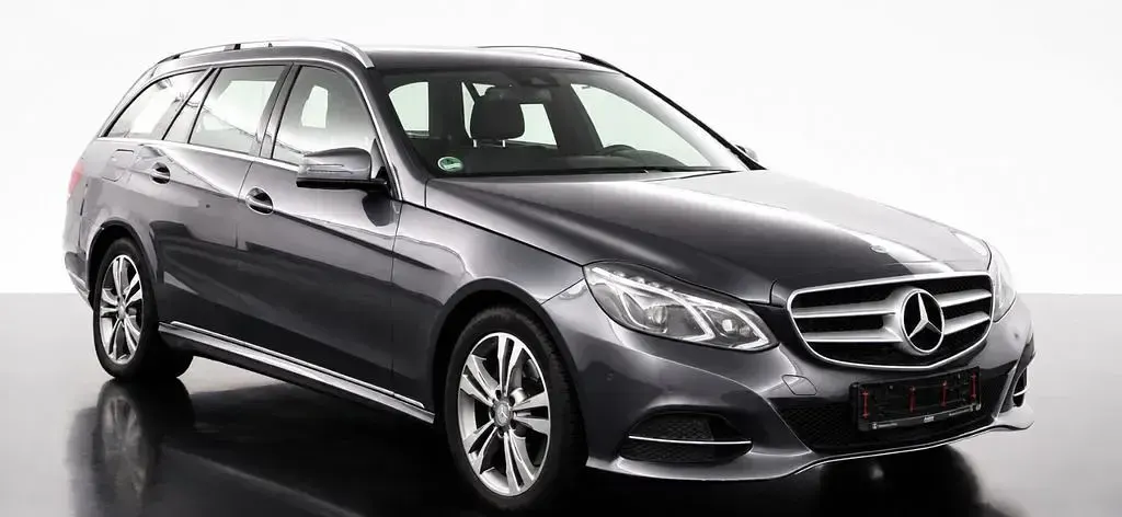 Gebraucht Mercedes E350 Avantgarde 258 PS (189 kW) 2015 Tenoritgrau  metalliclack Kombi