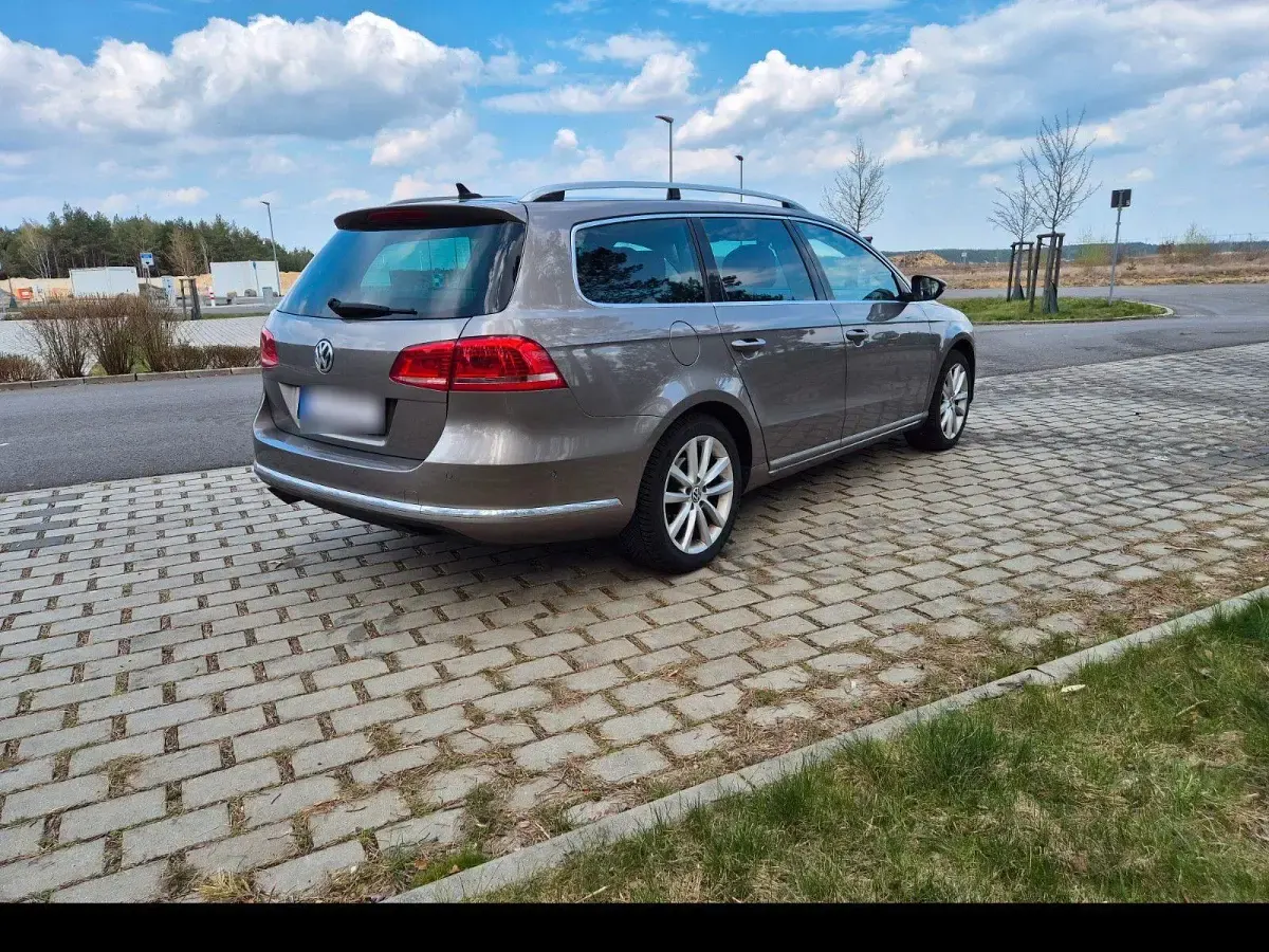 Gebraucht VW Passat Highline 140 PS (102 kW) 2011 Braun Kombi