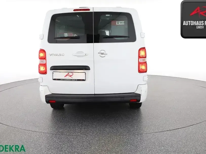Używany Opel Vivaro 177 KM (130 kW) 2021 Biały Minivan