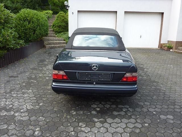 Gebraucht Mercedes E200 Edition 136 PS (100 kW) 1997 Schwarz metallic Cabrio