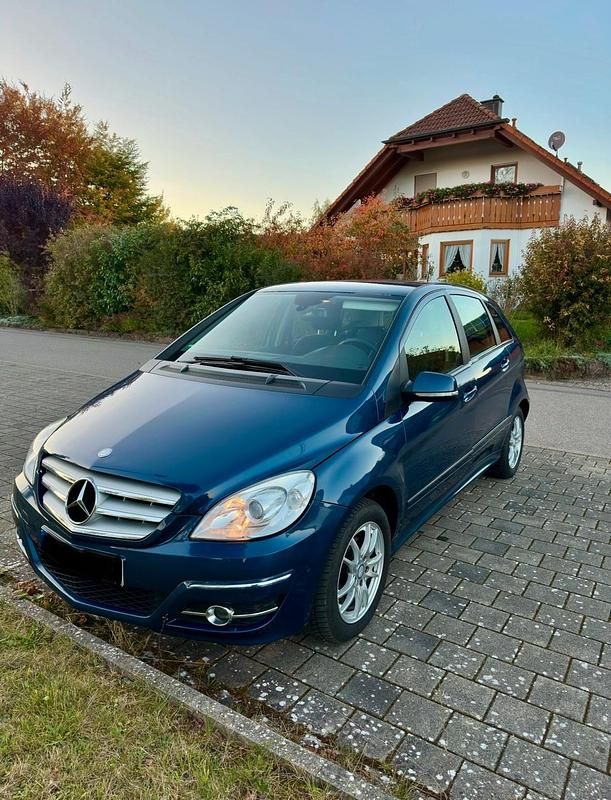 Gebraucht Mercedes B180 116 PS (85 kW) 2010 Blau Van / Kleinbus
