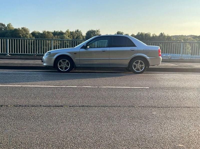 Gebraucht Mazda 323 98 PS (72 kW) 2002 Silber Limousine
