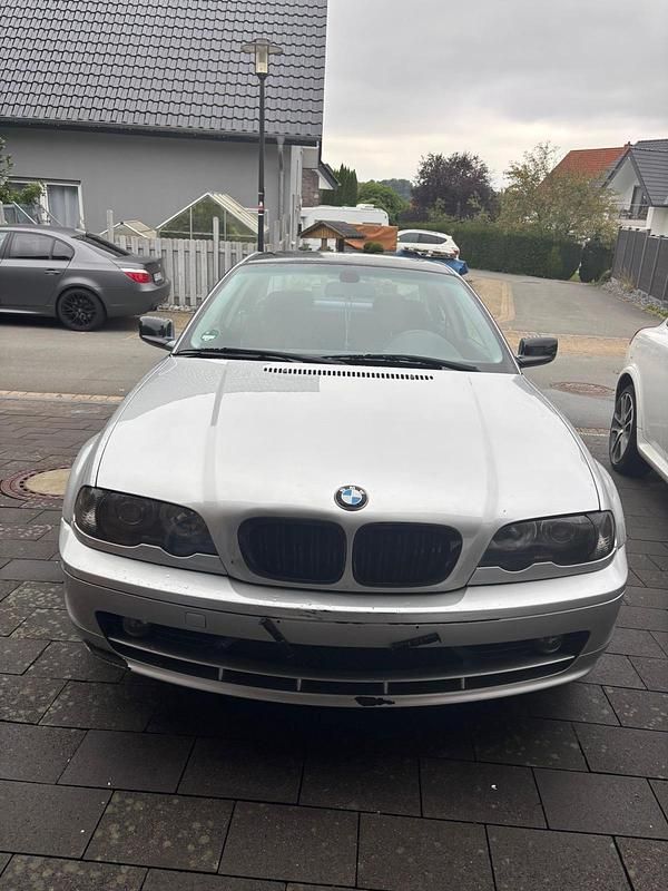 Gebraucht BMW 318 143 PS (105 kW) 2001 Silber Limousine