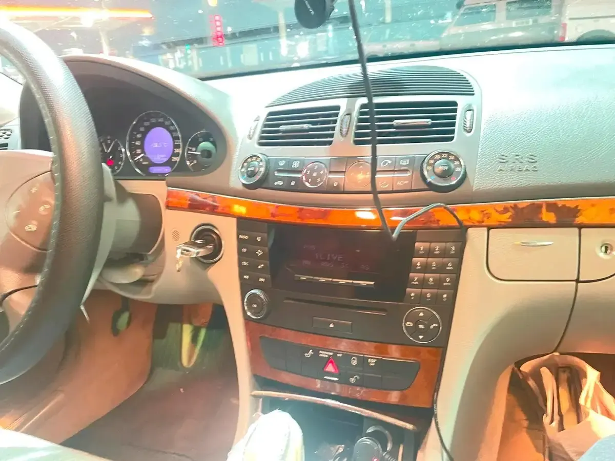 Gebraucht Mercedes E200 122 PS (89 kW) 2003 Grau Limousine