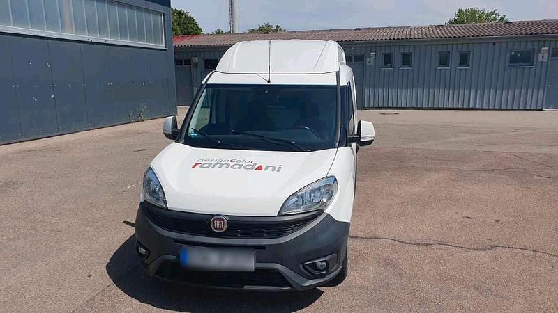 Weiß Gebraucht 2015 Fiat Doblò Van / Kleinbus | 9.999 € - Bild 1/4