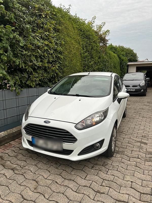 Weiß Gebraucht 2014 Ford Fiesta Kleinwagen | 3.500 € (Superpreis) - Bild 1/4