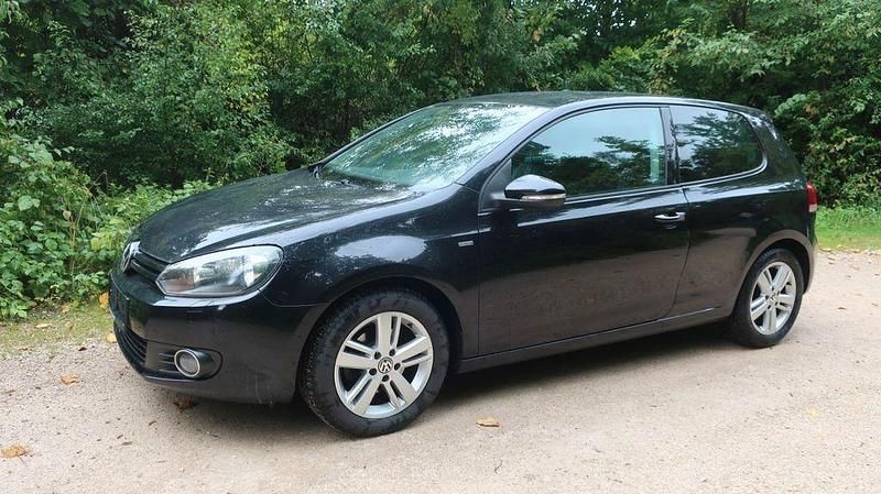 Gebraucht VW Golf VI Match 105 PS (77 kW) 2012 Schwarz Kleinwagen
