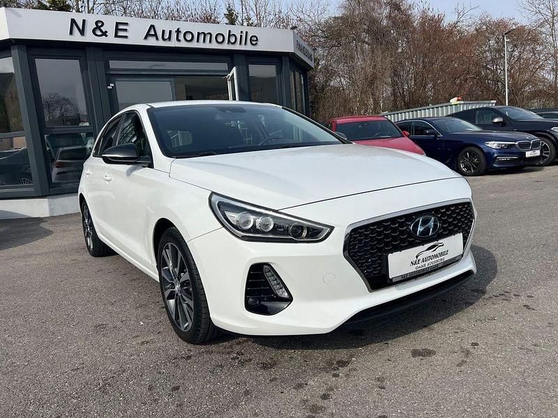 Gebraucht Hyundai i30 140 PS (102 kW) 2017 Weiß Limousine
