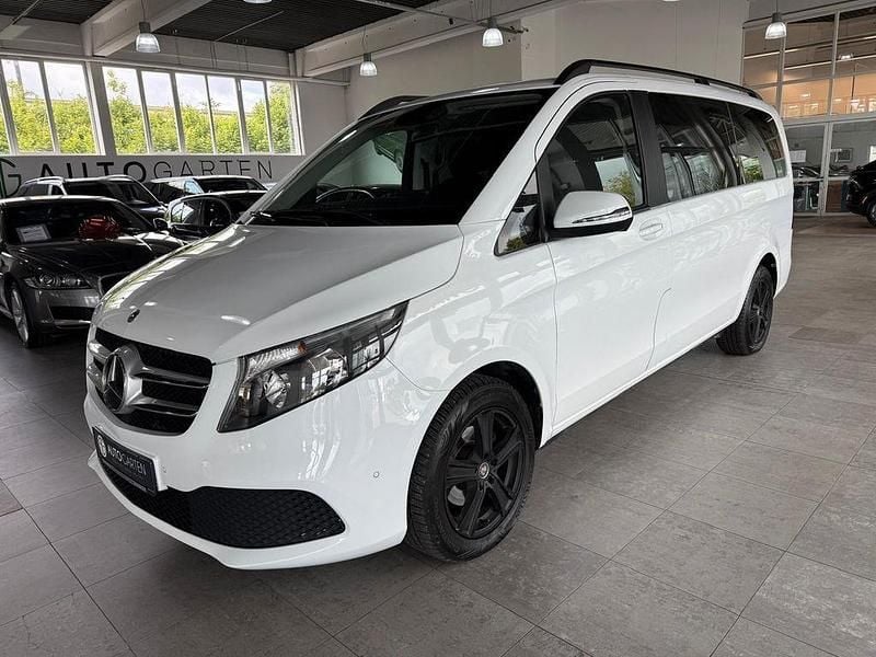 Arktikweiß Gebraucht 2019 Mercedes V220 Van / Kleinbus | 35.950 € (Fairer Preis) - Bild 1/4