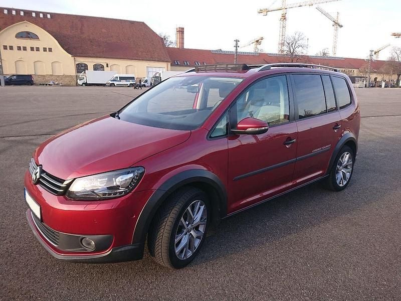 Rot Gebraucht 2014 VW Touran Cross Van / Kleinbus | 6.300 € (Superpreis) - Bild 1/4