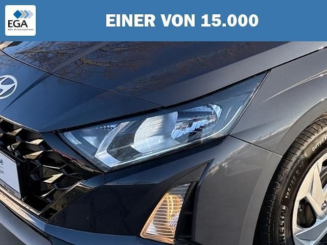 Gebraucht Hyundai i20 Essential 101 PS (74 kW) 2024 Metallic Kleinwagen