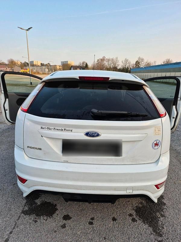 Gebraucht Ford Focus 116 PS (85 kW) 2010 Weiß Kleinwagen