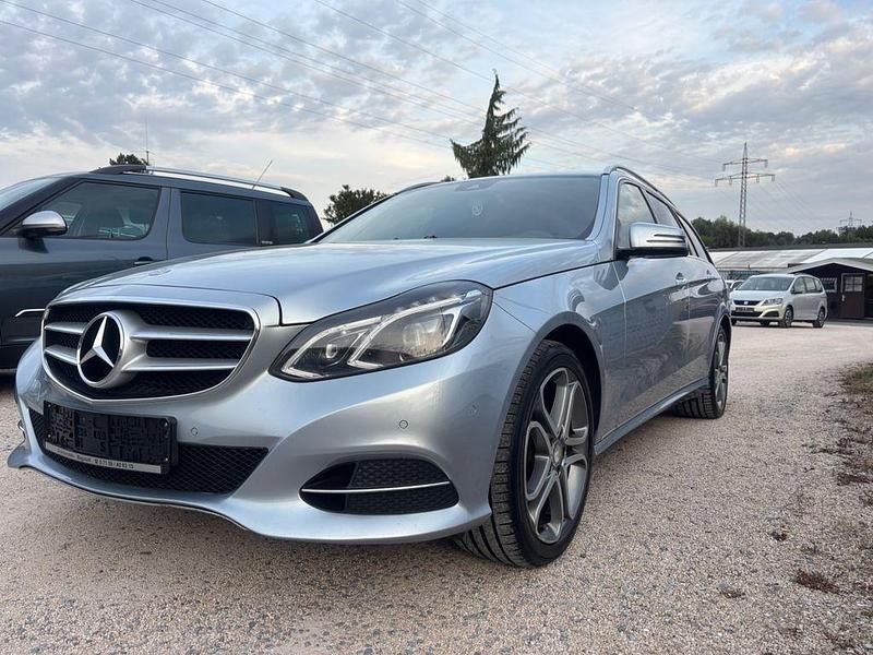 Silber Gebraucht 2013 Mercedes E300 Kombi | 10.980 € (Fairer Preis) - Bild 1/4