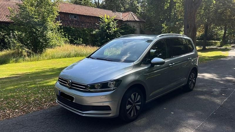 Gebraucht VW Touran Move 122 PS (89 kW) 2024 Silber Van / Kleinbus