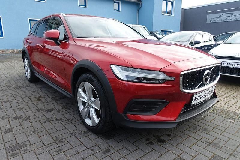 Gebraucht Volvo V60 CC 197 PS (144 kW) 2020 Rot Kombi