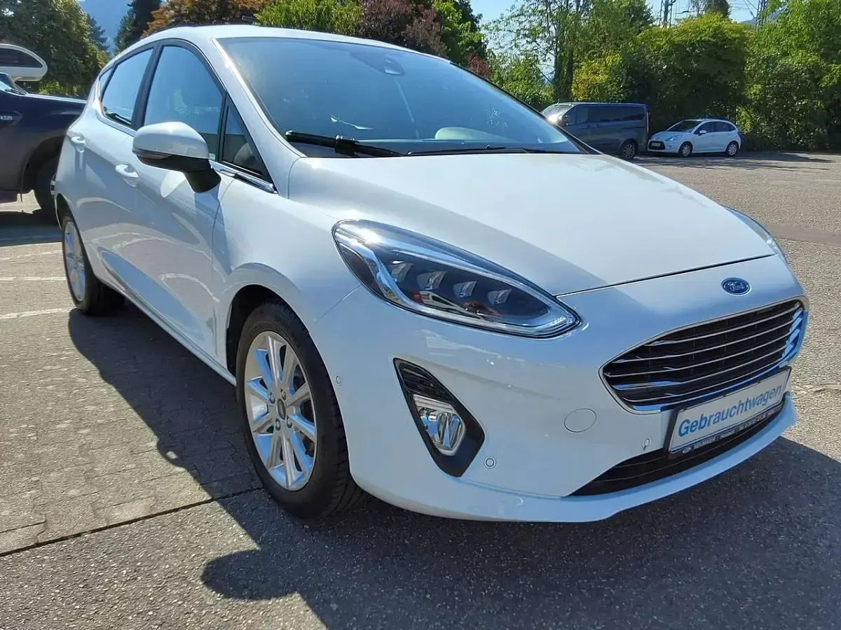 Gebraucht Ford Fiesta Titanium 101 PS (74 kW) 2019 Frostweiß Kleinwagen