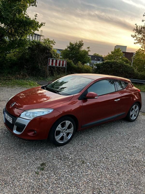 Orange Gebraucht 2010 Renault Mégane Coupé Coupé | 3.990 € (Fairer Preis) - Bild 1/4