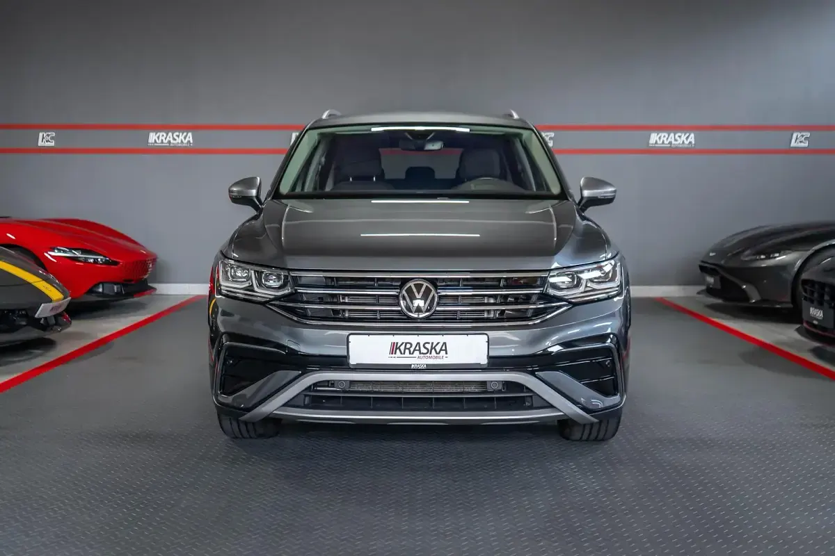 Gebraucht VW Tiguan Allspace Business 190 PS (139 kW) 2022 Platinum grey metallic SUV
