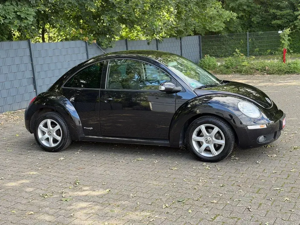 Gebraucht VW New Beetle 102 PS (75 kW) 2009 Schwarz Kleinwagen