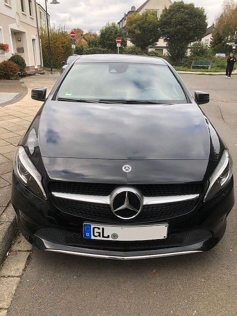 Schwarz Gebraucht 2018 Mercedes A200 Limousine | 16.600 € (Fairer Preis) - Bild 1/4