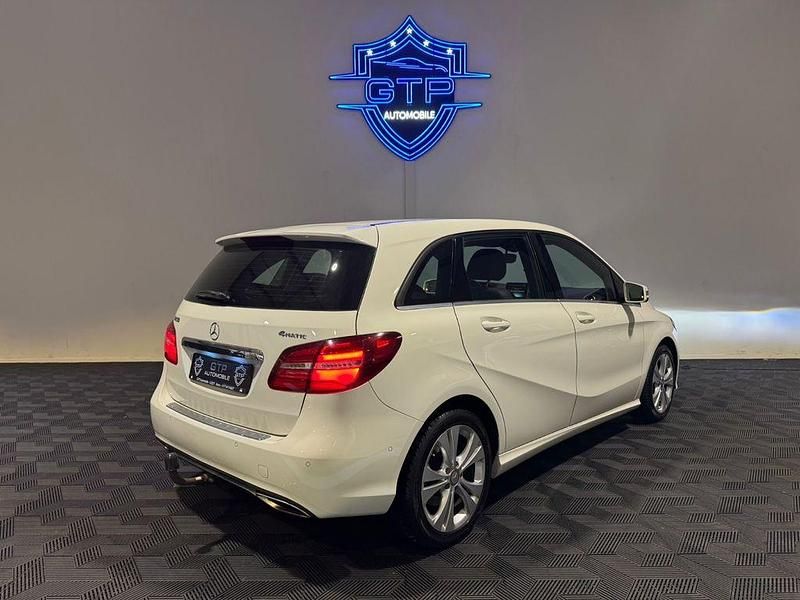Gebraucht Mercedes B250 211 PS (155 kW) 2016 Weiß Van / Kleinbus