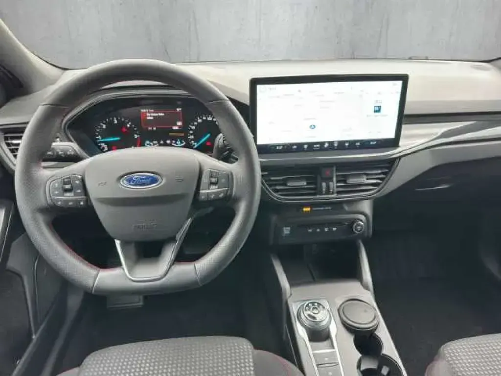 Gebraucht Ford Focus ST-Line 116 PS (85 kW) 2025 Polarsilber metallic (metallic) Limousine