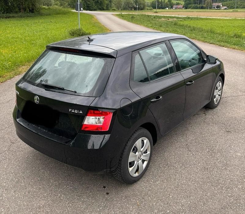Schwarz Gebraucht 2017 Skoda Fabia Kleinwagen | 5.000 € (Guter Preis) - Bild 1/4