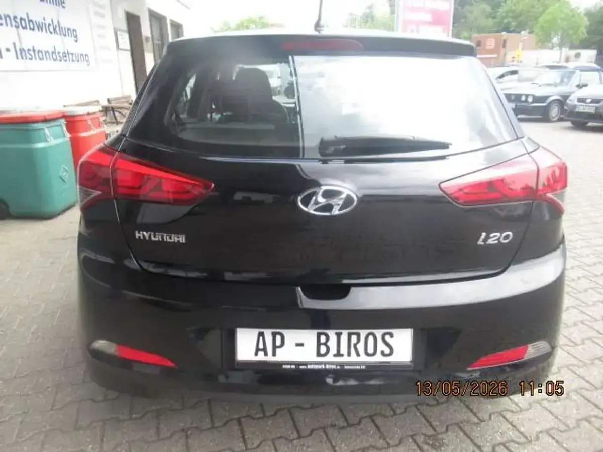 Gebraucht Hyundai i20 Classic 84 PS (61 kW) 2018 Phantom black. / mic Kleinwagen