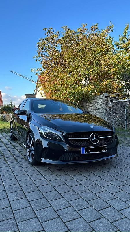 Schwarz Gebraucht 2015 Mercedes A200 Urban Kleinwagen | 15.800 € (Etwas zu teuer) - Bild 1/4