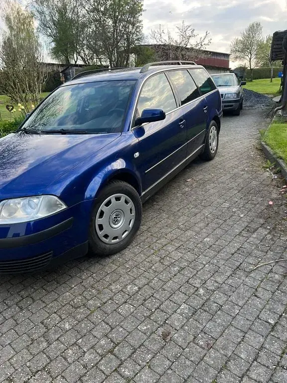 Usata VW Passat 131 CV (96 kW) 2003 Blu Station wagon