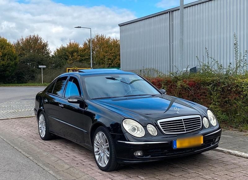 Schwarz Gebraucht 2005 Mercedes E500 Limousine | 4.500 € (Superpreis) - Bild 1/4