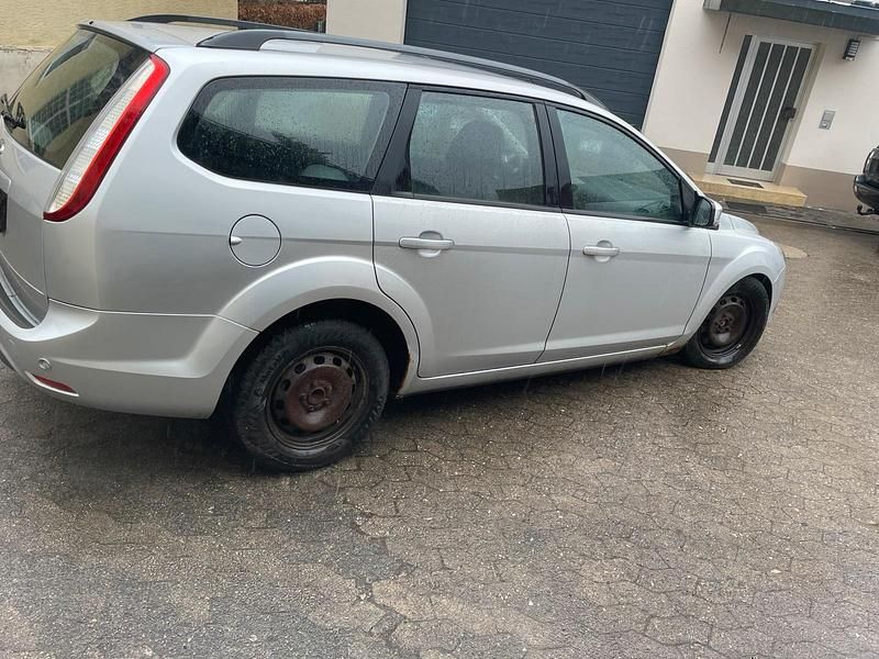 Gebraucht Ford Focus 100 PS (73 kW) 2008 Silber Kombi