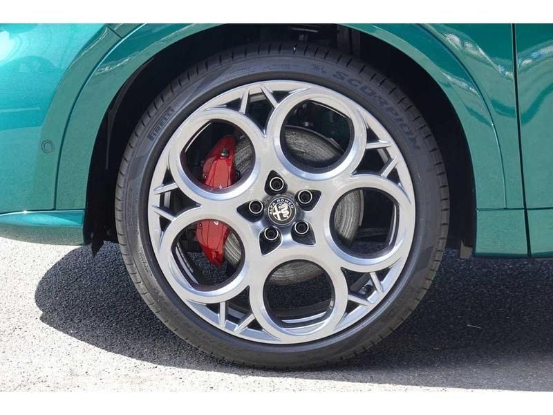 Neu Alfa Romeo Tonale Veloce 160 PS (117 kW) 2025 Grün SUV