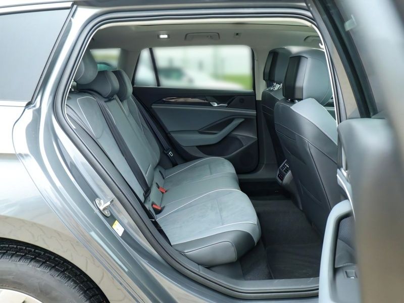 Gebraucht VW Passat 150 PS (110 kW) 2024 Grau Van / Kleinbus