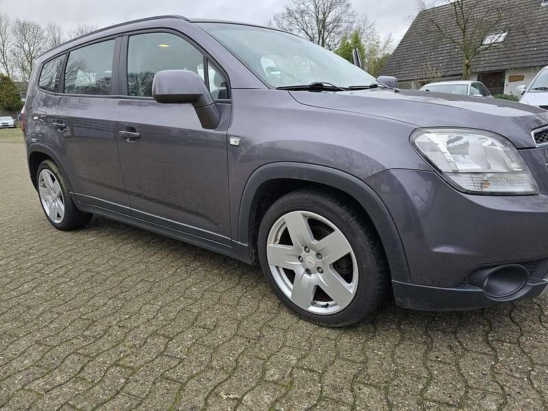 Grau Gebraucht 2013 Chevrolet Orlando LT Van / Kleinbus | 6.500 € (Fairer Preis) - Bild 1/4