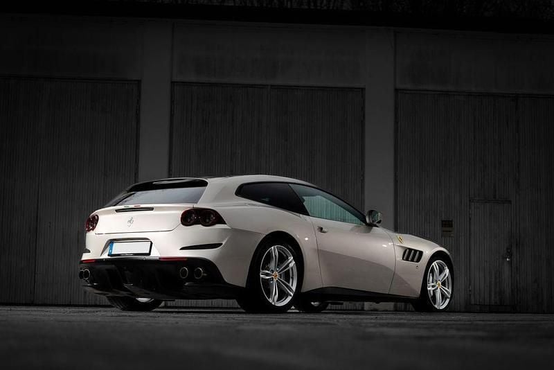 Gold Gebraucht 2020 Ferrari GTC4Lusso | 257.500 € - Bild 1/4