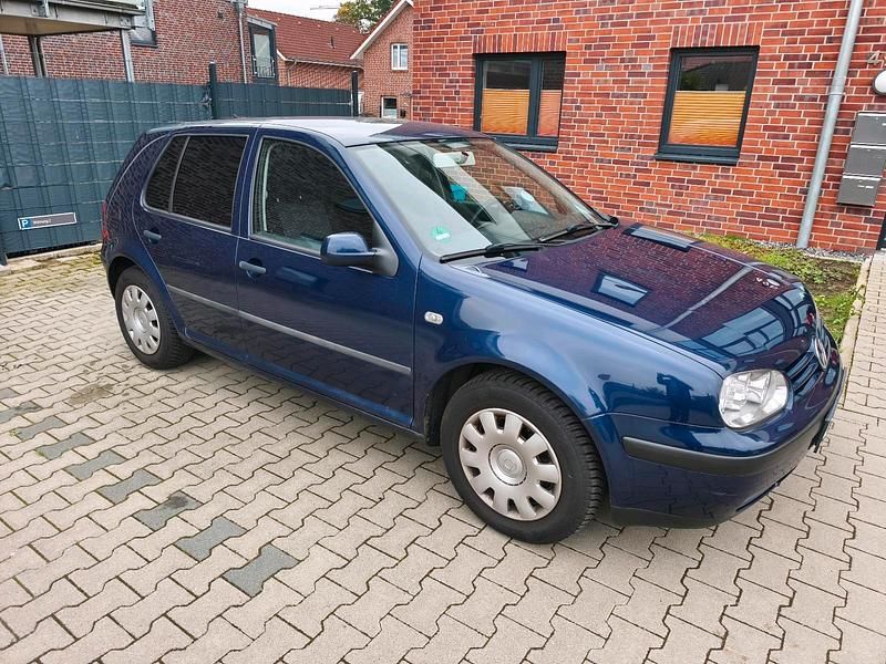 Blau Gebraucht 2001 VW Golf IV Kleinwagen | 600 € (Etwas zu teuer) - Bild 1/4