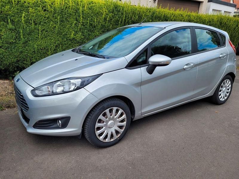 Silber Gebraucht 2014 Ford Fiesta Trend Kleinwagen | 6.499 € (Fairer Preis) - Bild 1/4