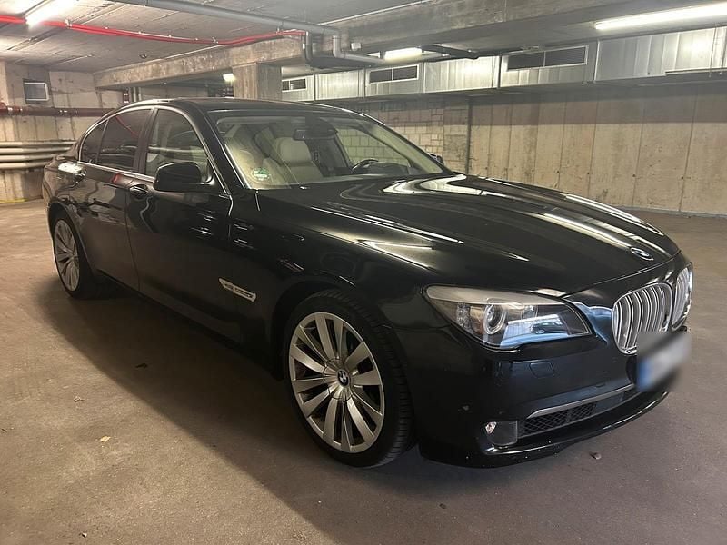 Gebraucht BMW 740 306 PS (225 kW) 2011 Schwarz Limousine